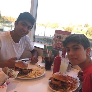 Meet your Posher, Parisa